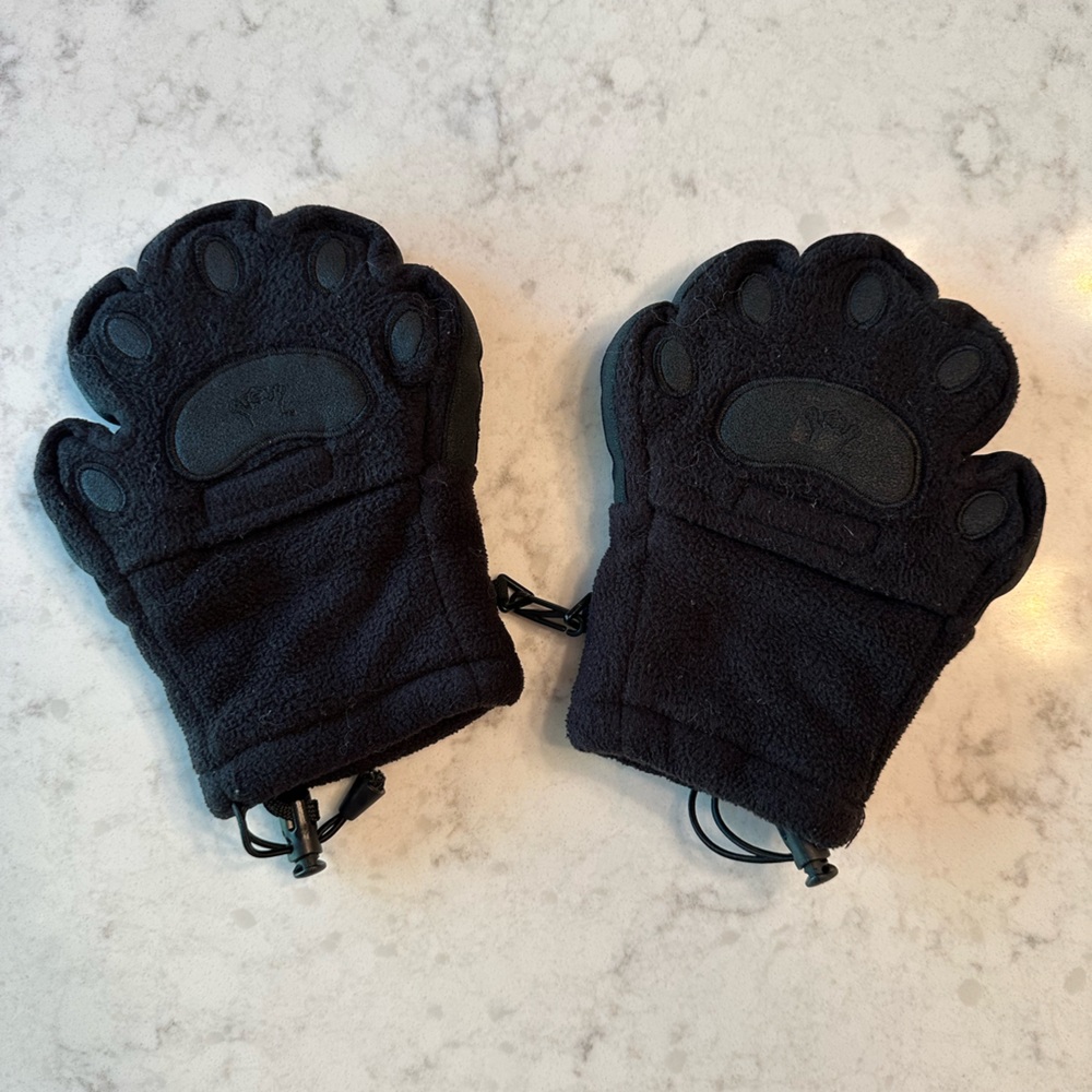 Bear Hands & Buddies. Paw Mittens. Black. 100% Polyester w/ Thinsulate. Size S.